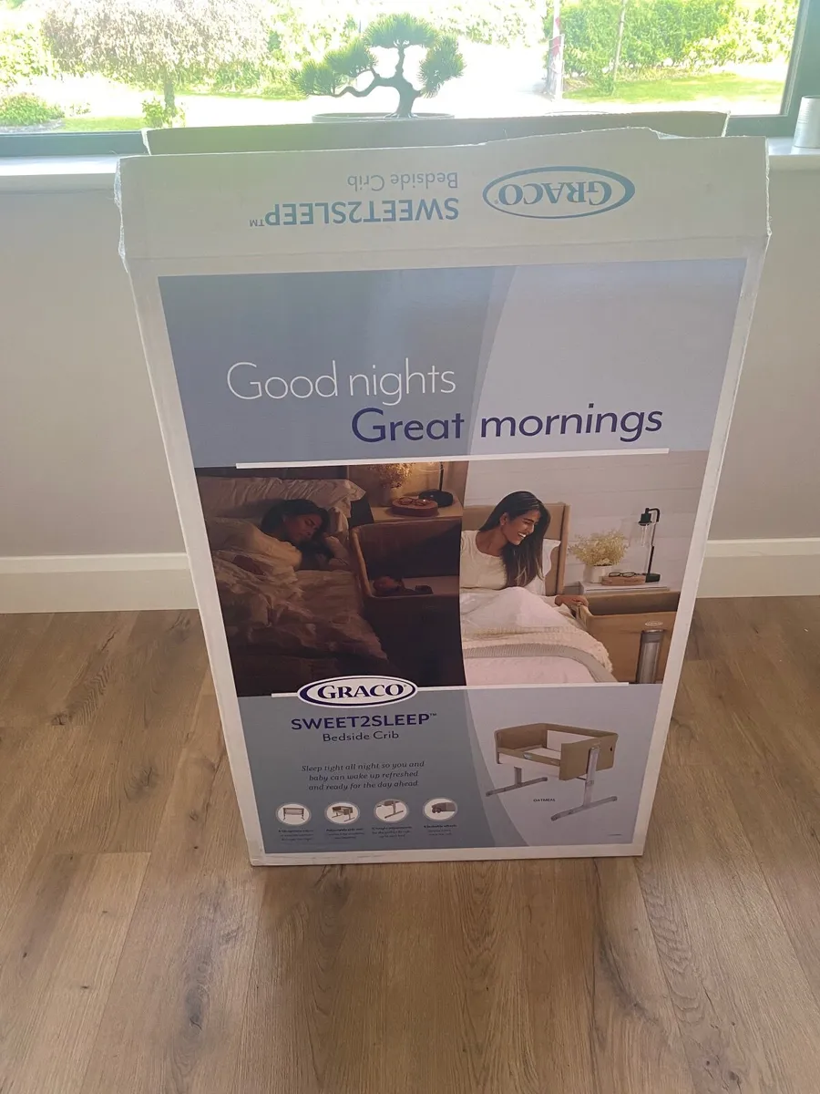 Baby cot and changing table - Image 1