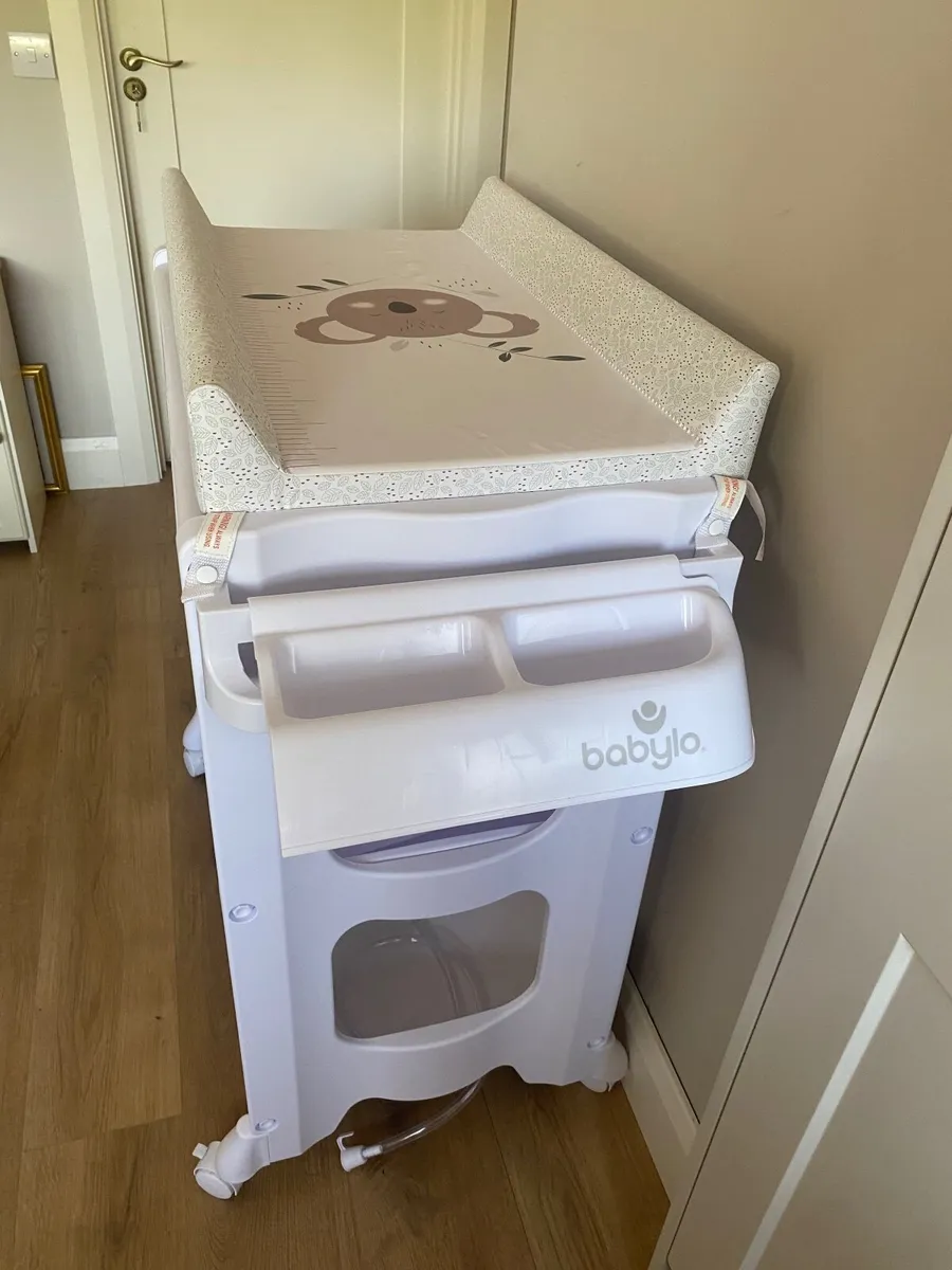 Baby cot and changing table - Image 2