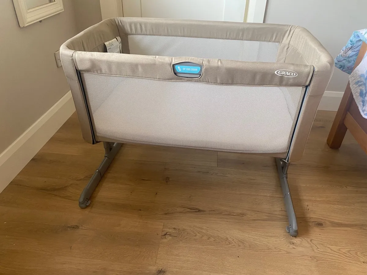 Baby cot and changing table - Image 3