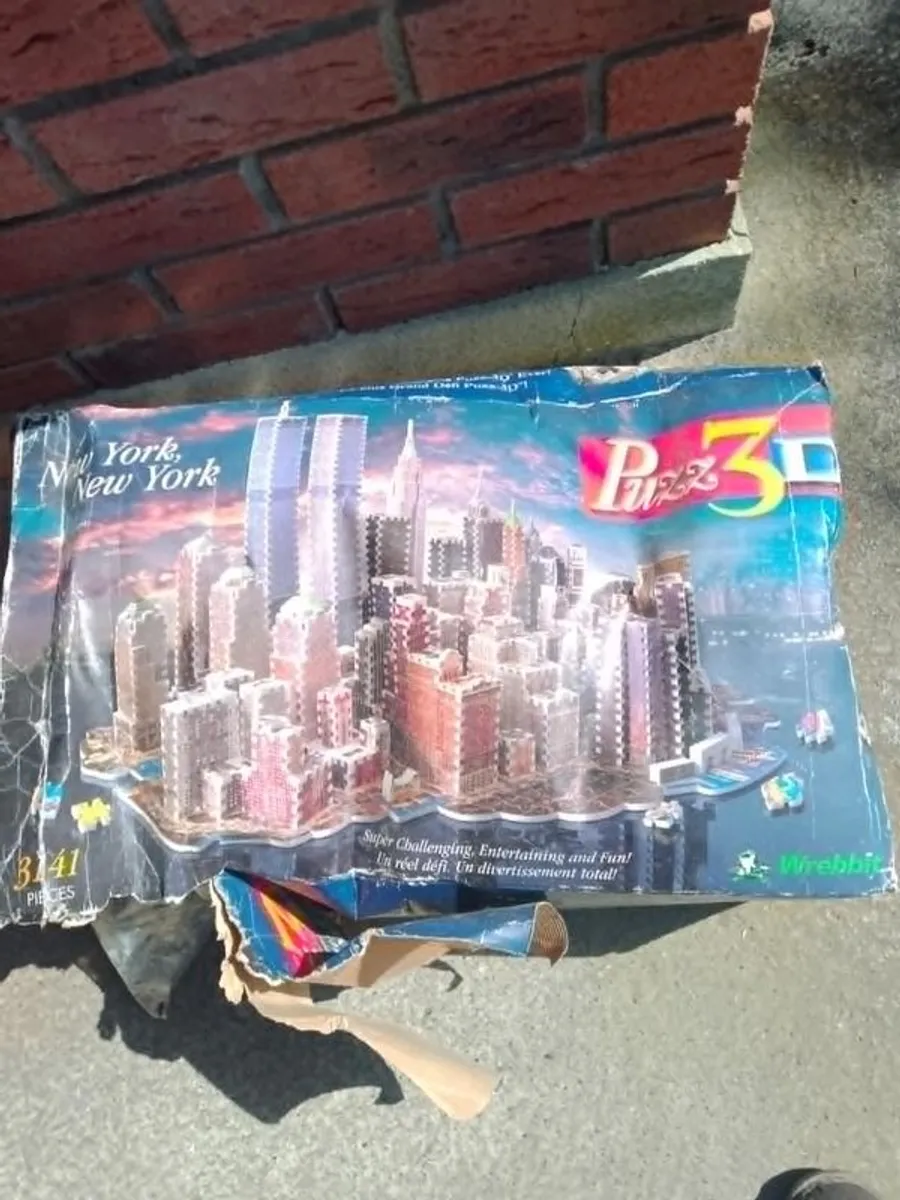 Wrebbit 3D Puzzle of Manhattan including Twin Towers - Image 1