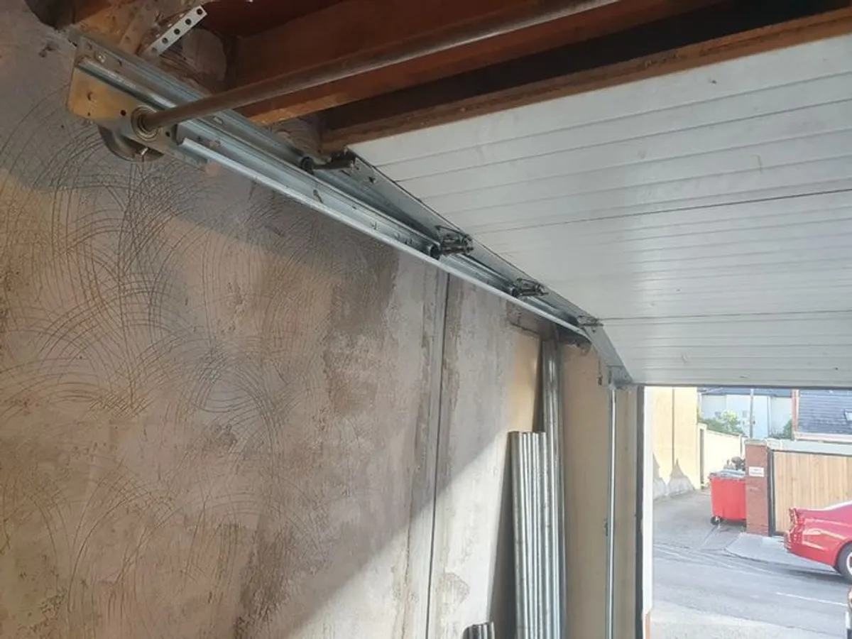 Garage door ; insulated ; original overhead door ; sectional - Image 2
