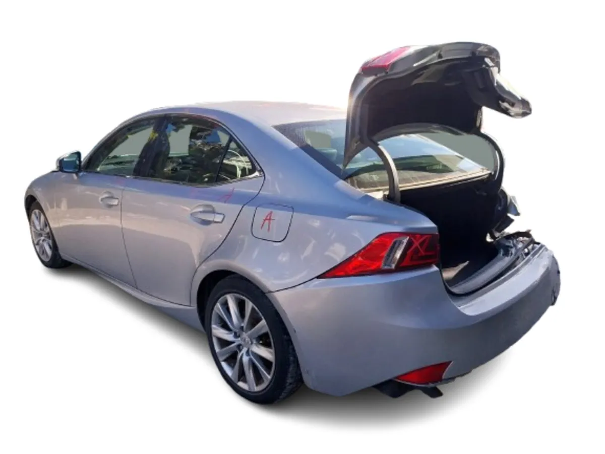 2015 LEXUS IS300H - Image 3