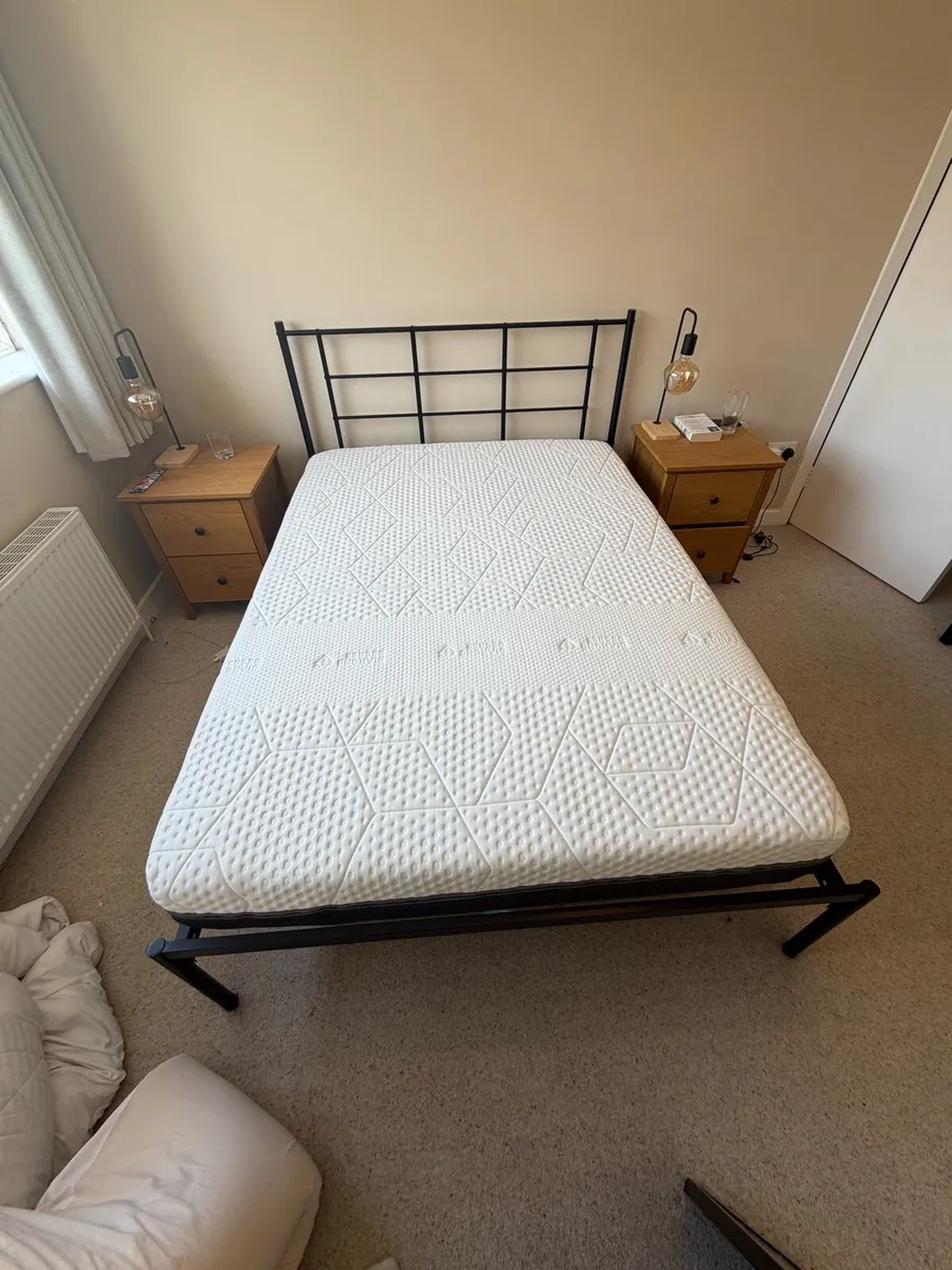 Double bedframe and mattress - Image 3