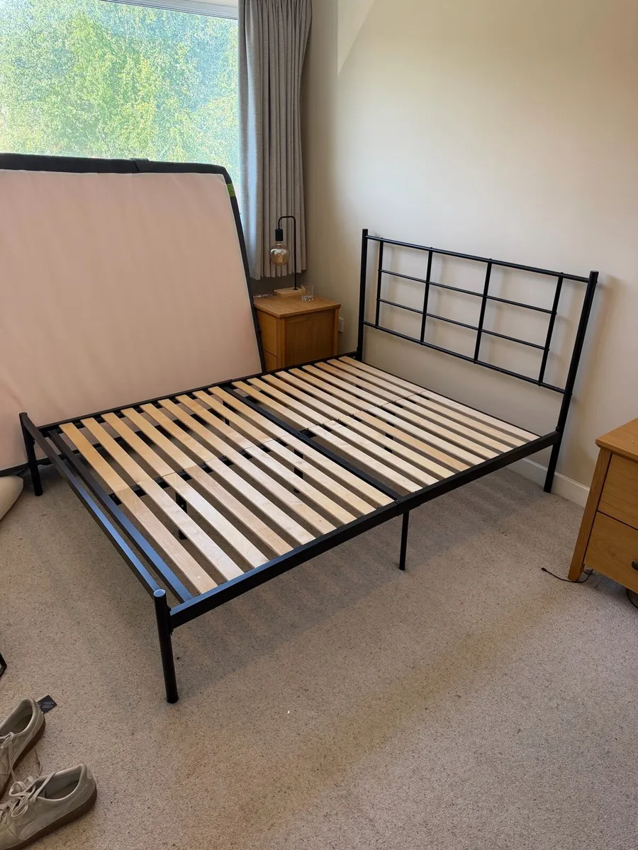 Double bedframe and mattress - Image 4