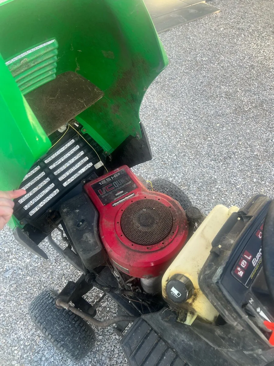 Ride on Lawnmover (no cutting deck or collector) - Image 4