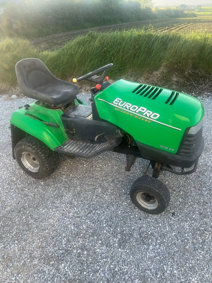 Ride on Lawnmover (no cutting deck or collector) - Image 1