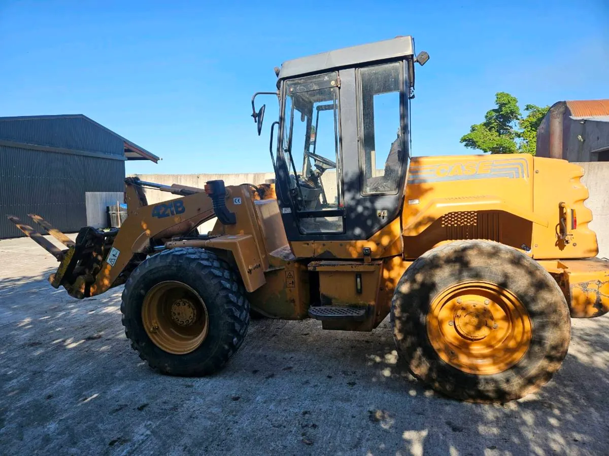 Case 421b loader - Image 2