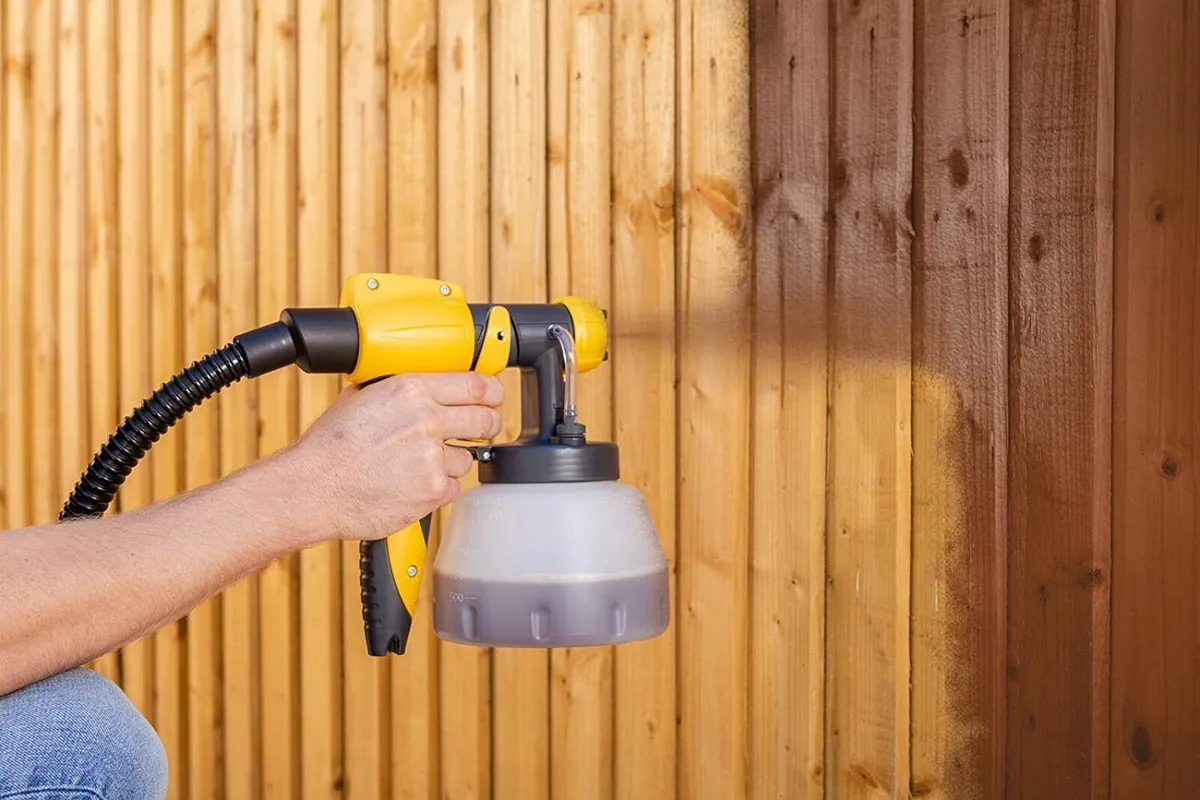 Paint sprayer for fences barns decks and garden - Image 3
