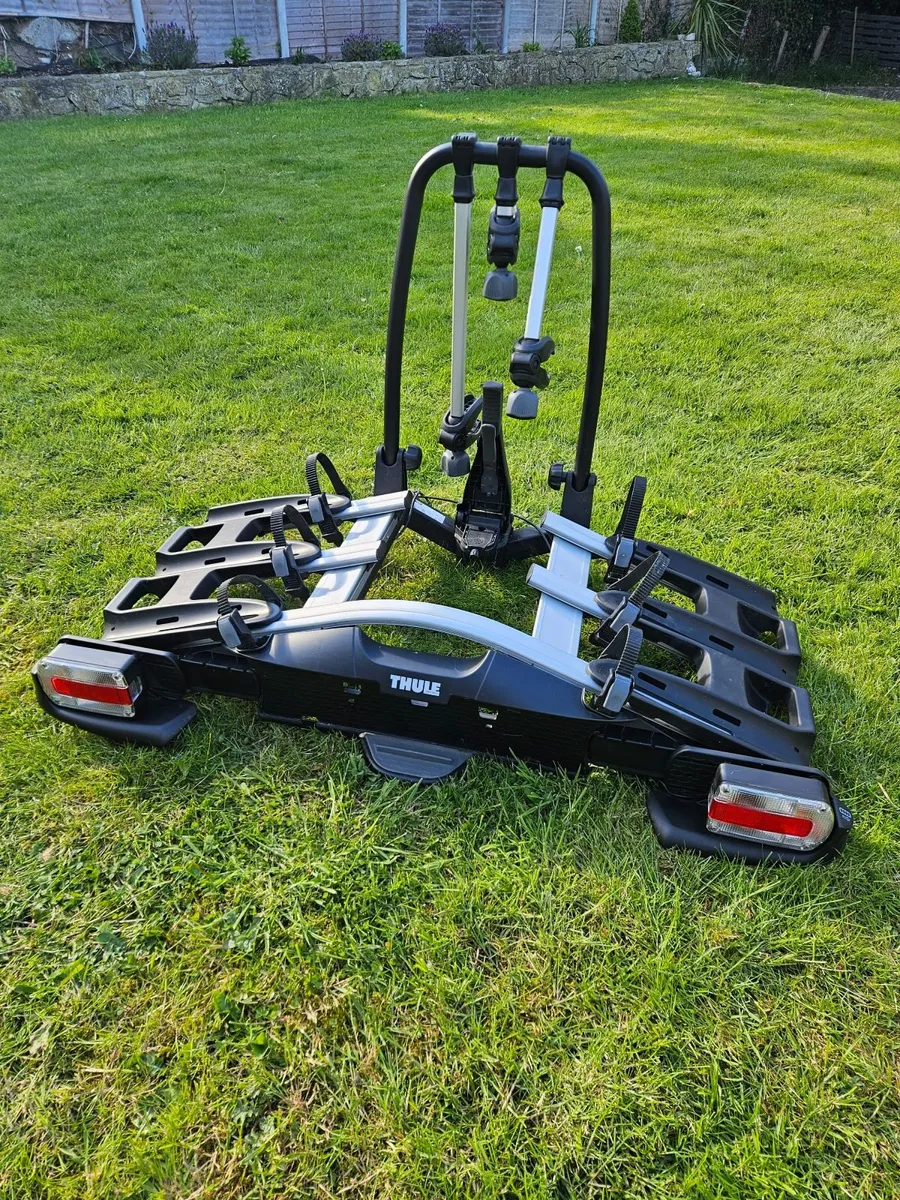 Thule VeloCompact 927 bike rack - Image 1