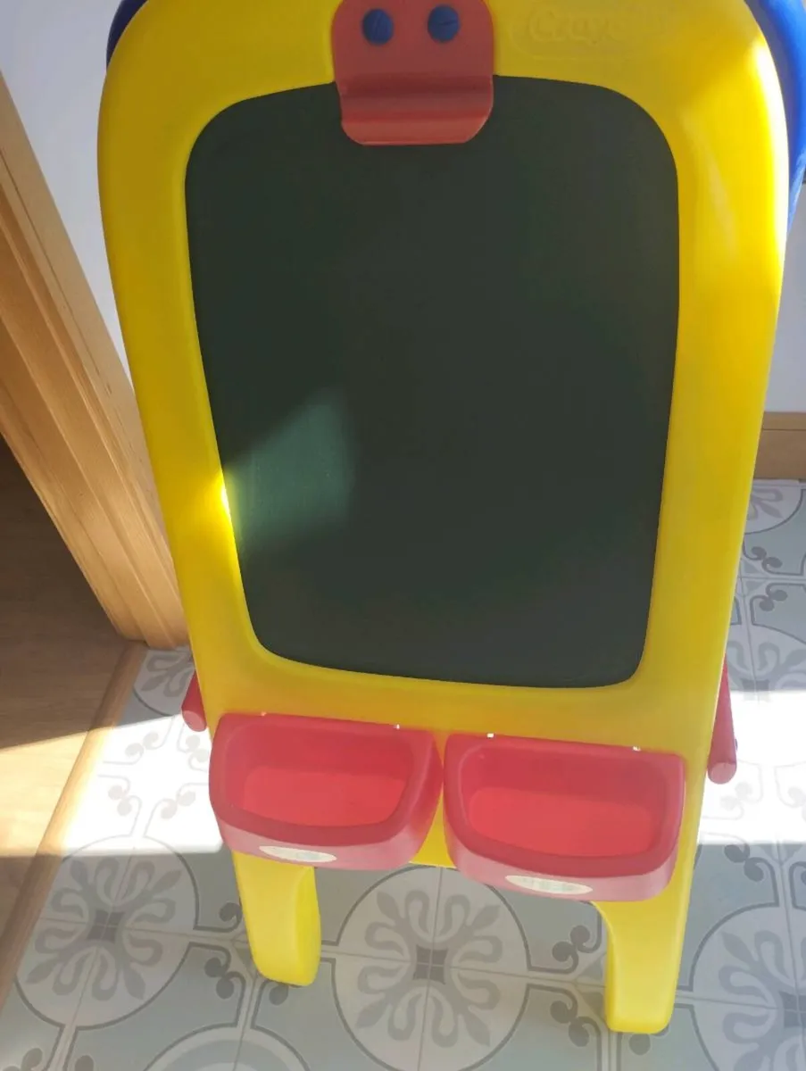 Crayola easel - Image 1