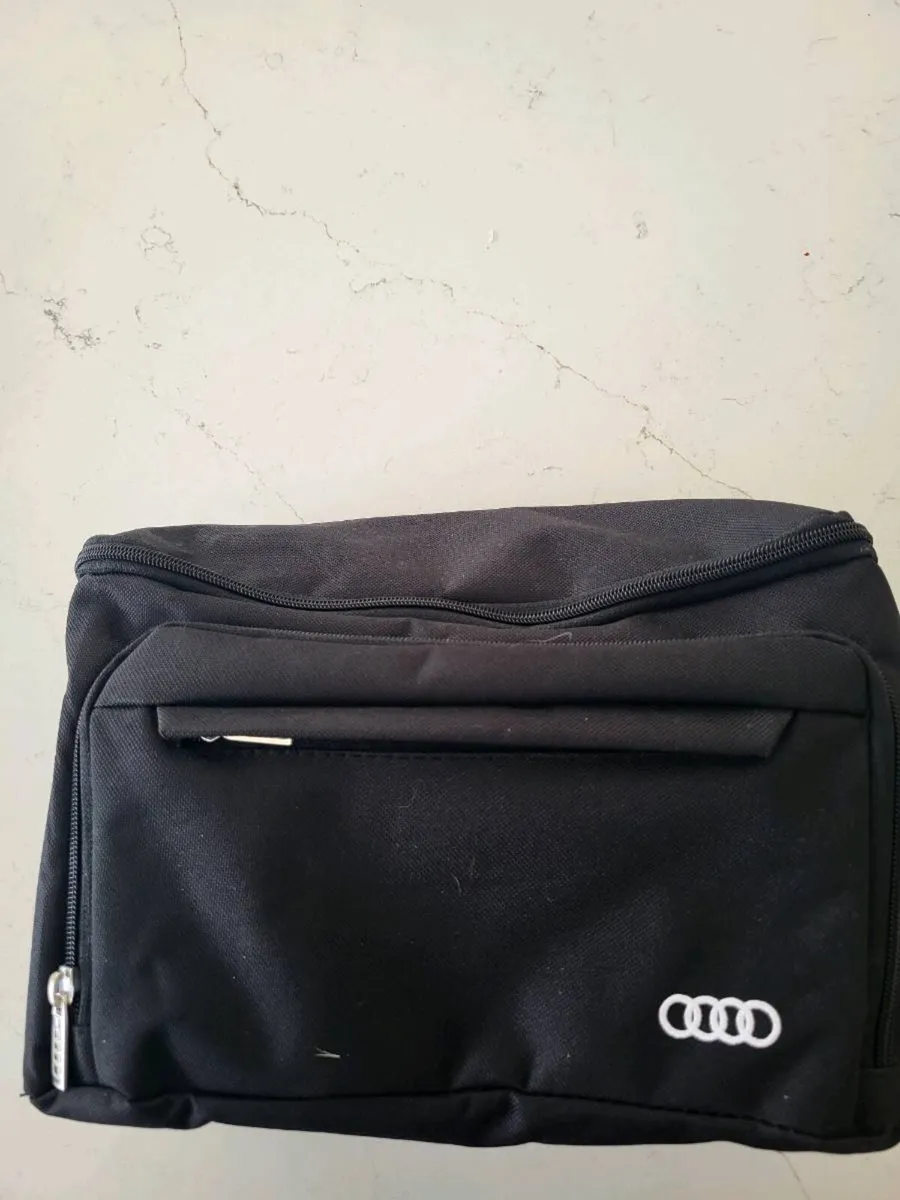 Audi car cleaning kit - Image 1