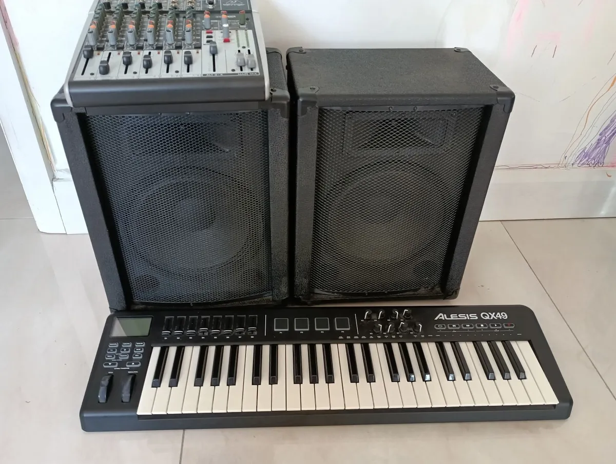 4 Channel mixer + Midi Keyboard + PA speakers - Image 1