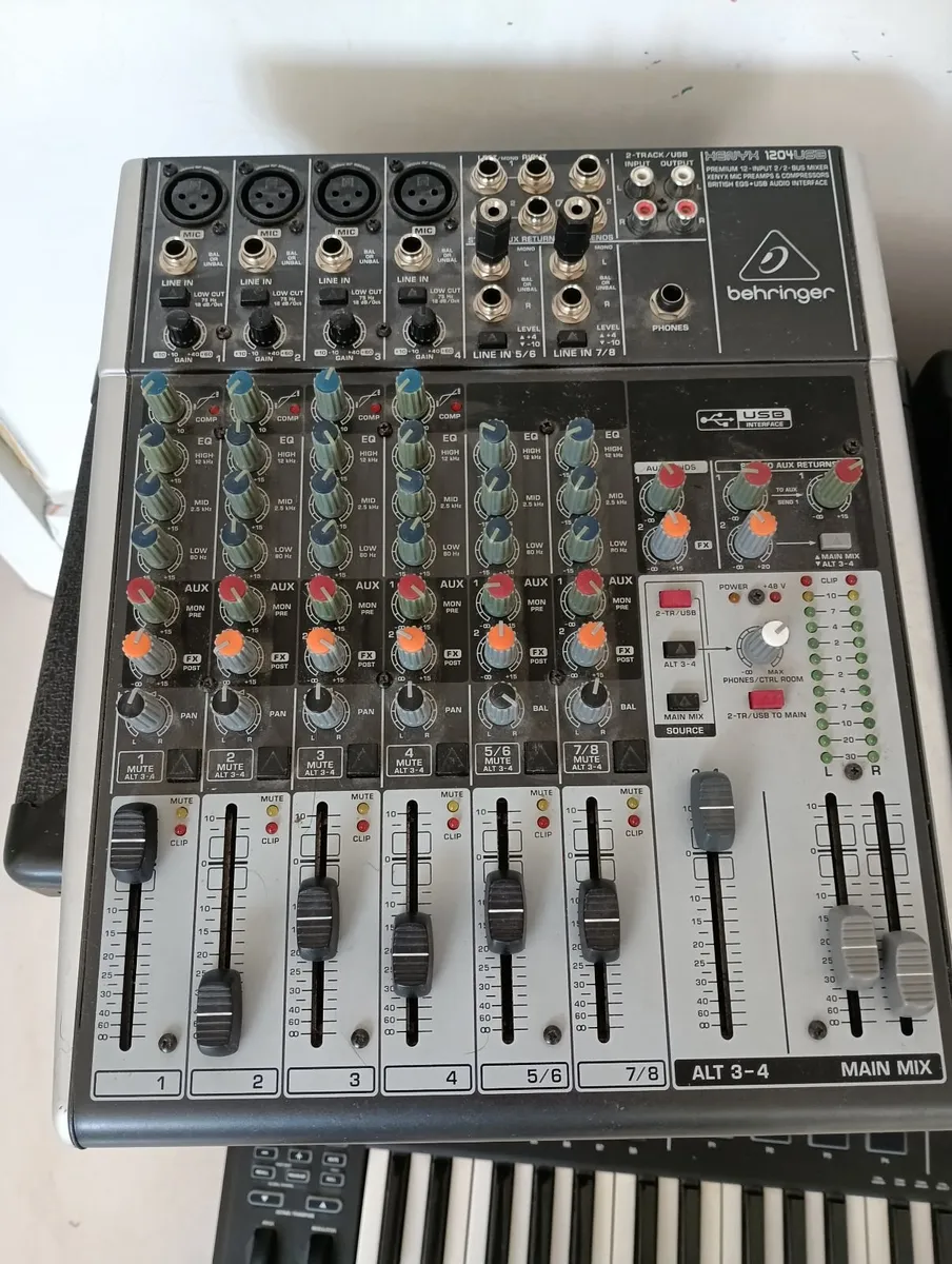 4 Channel mixer + Midi Keyboard + PA speakers - Image 3