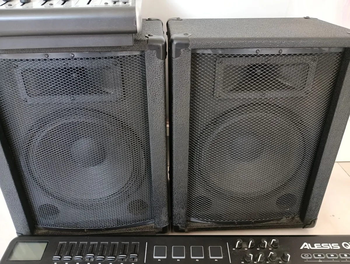 4 Channel mixer + Midi Keyboard + PA speakers - Image 4