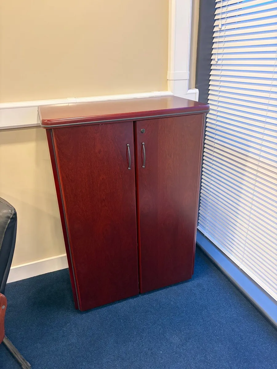Office furniture - Needs to go - Image 2