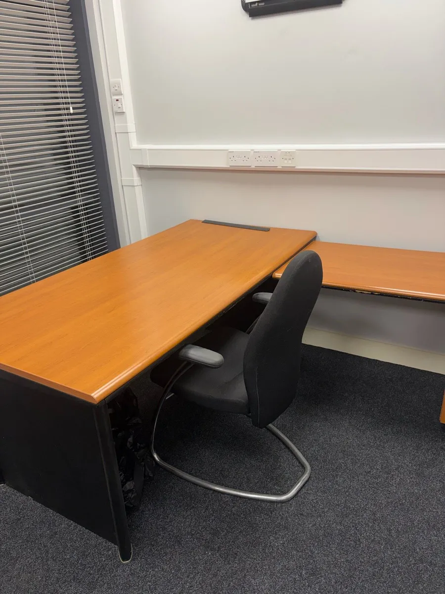 Office furniture - Needs to go - Image 3
