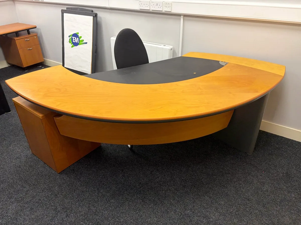 Office furniture - Needs to go - Image 4