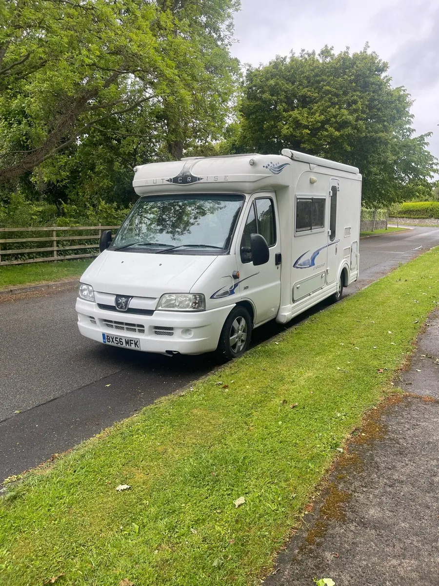 Camper van - Image 1