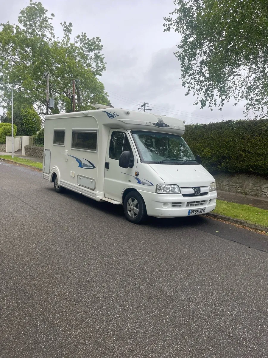 Camper van - Image 2