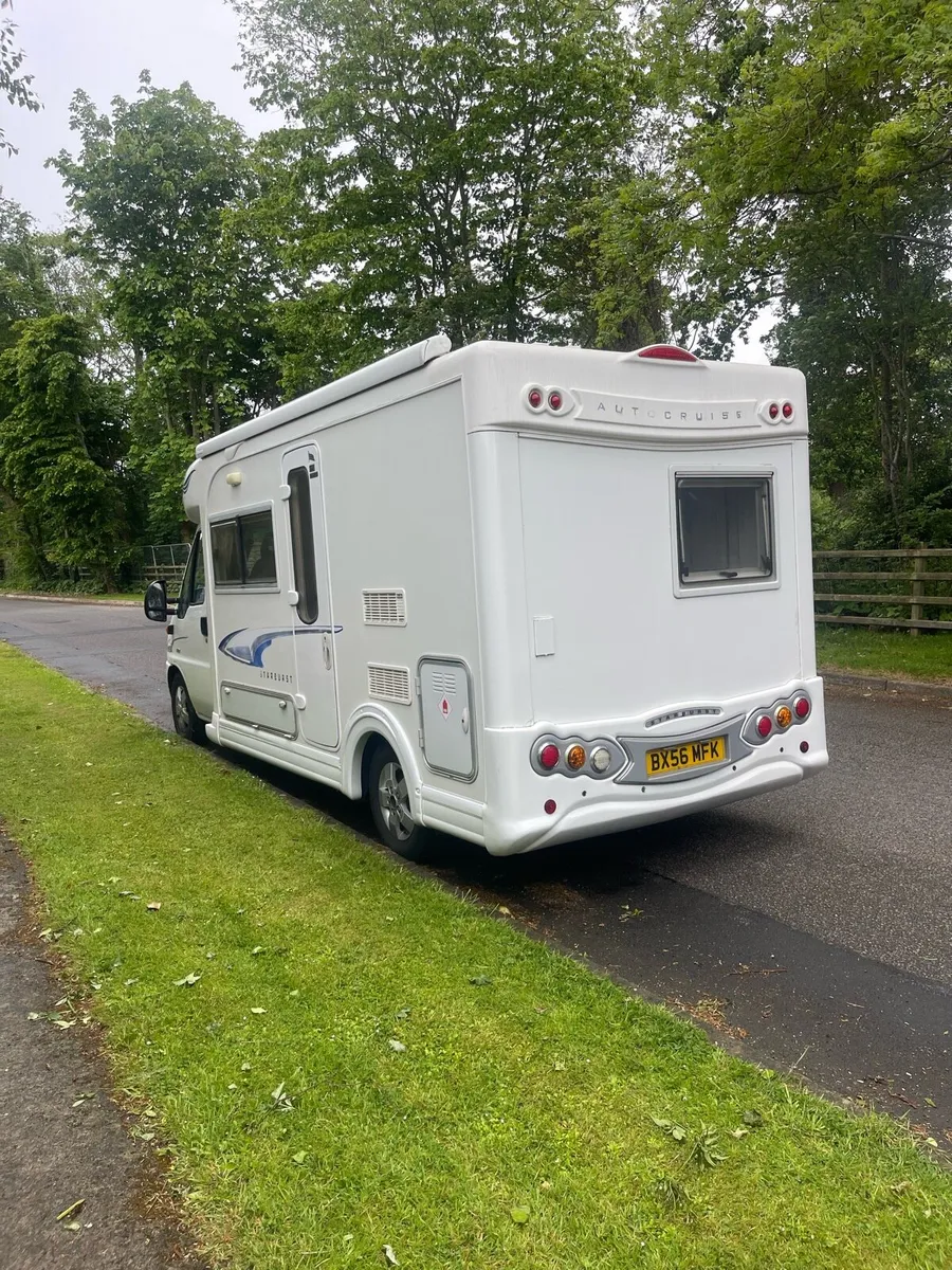 Camper van - Image 3