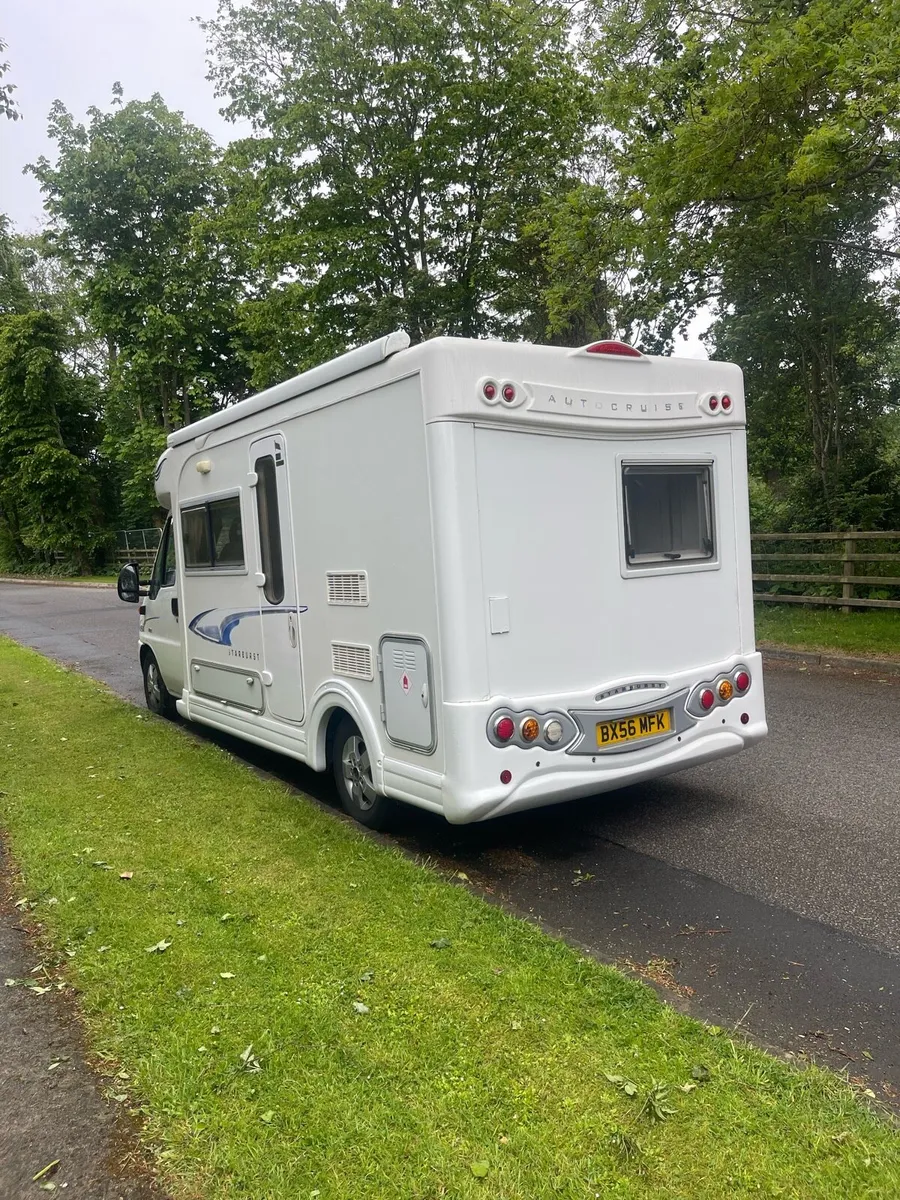 Camper van - Image 4