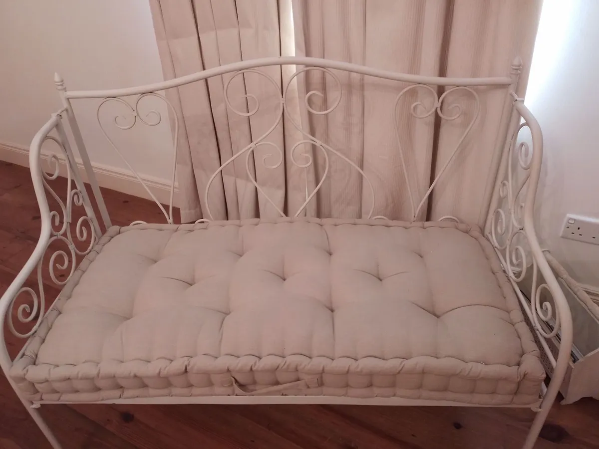 Wrought iron foldable seat - Image 3