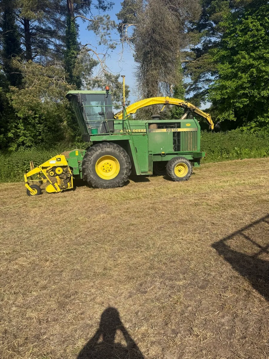 John Deere 6810 harvester - Image 1