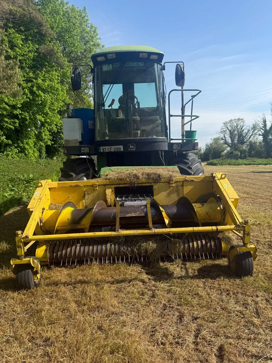 John Deere 6810 harvester - Image 2