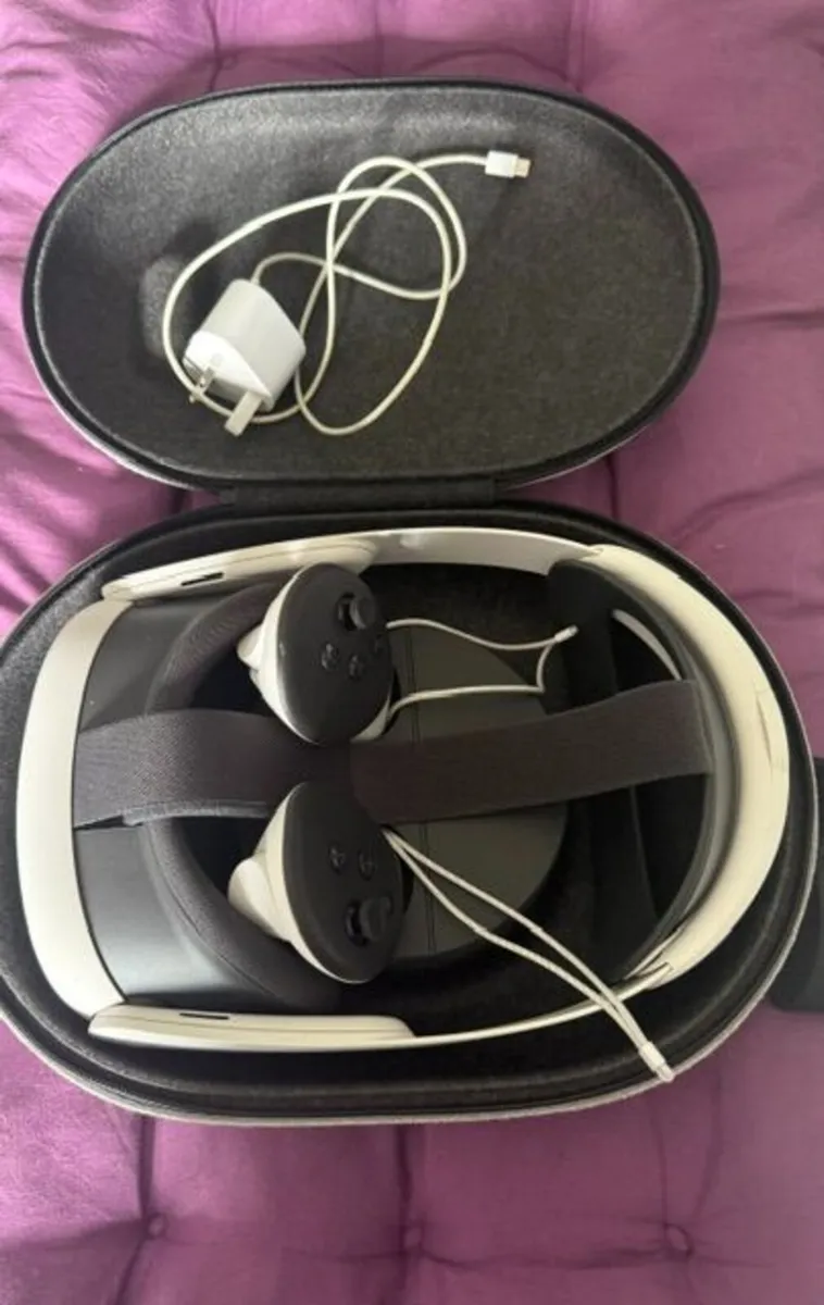 Meta Quest 3  VR Goggles - Image 4