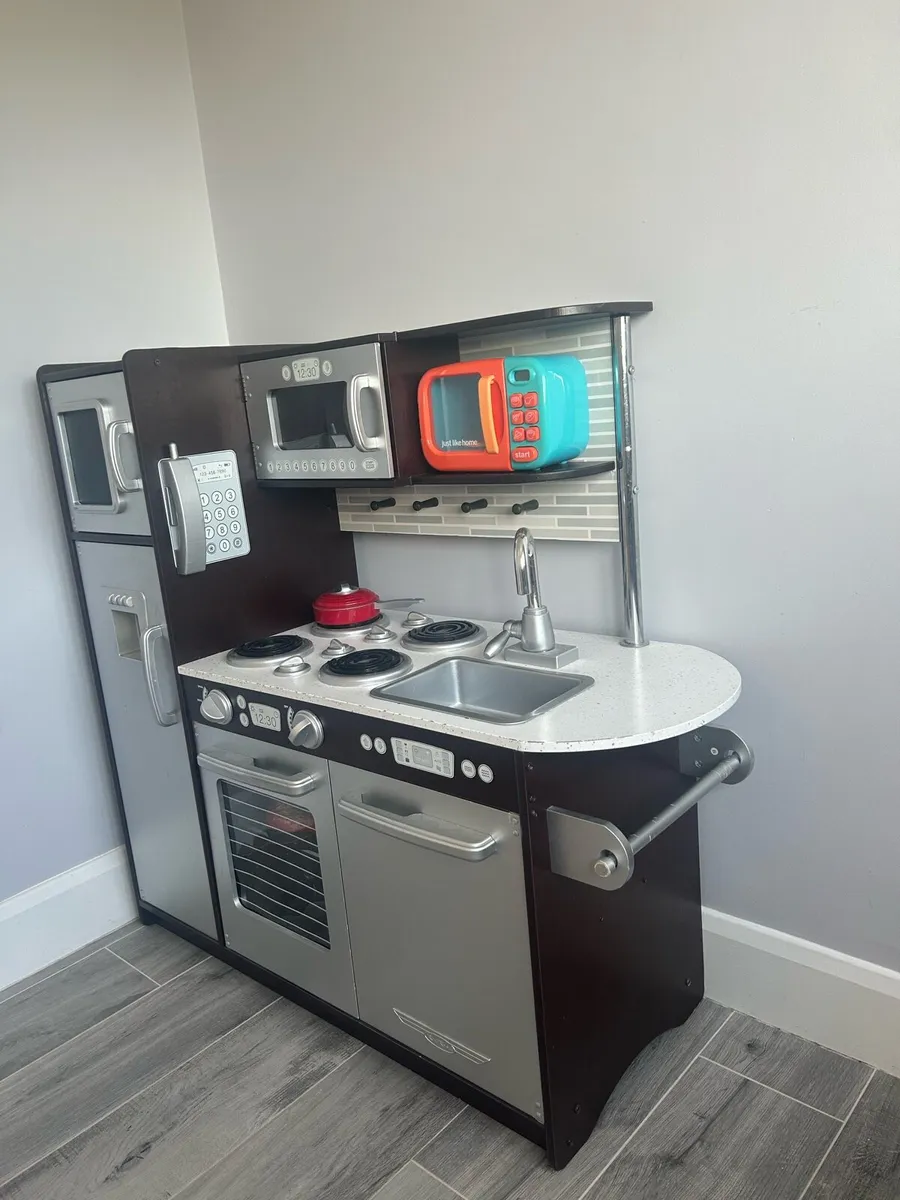 Play Kitchen - Image 3