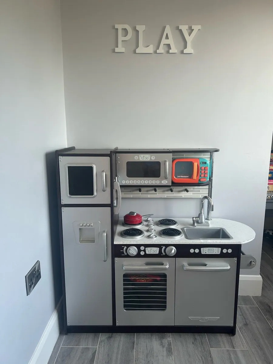 Play Kitchen - Image 1