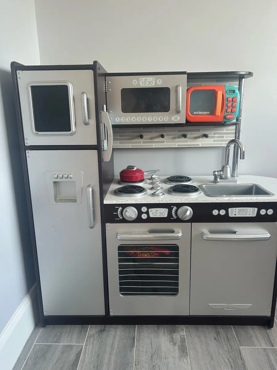 Play Kitchen - Image 2