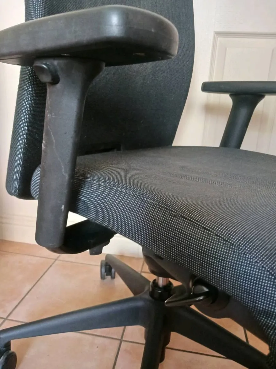 Office chair - Image 4