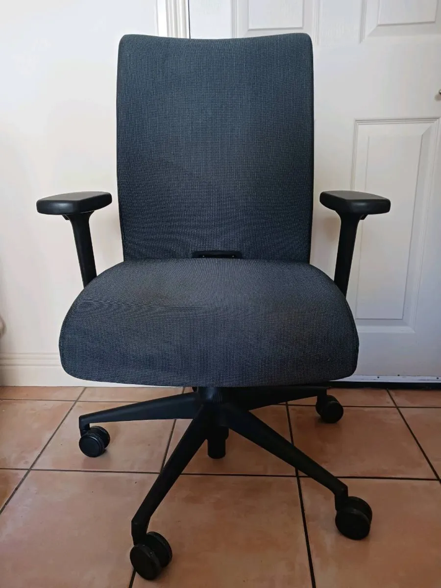 Office chair - Image 1