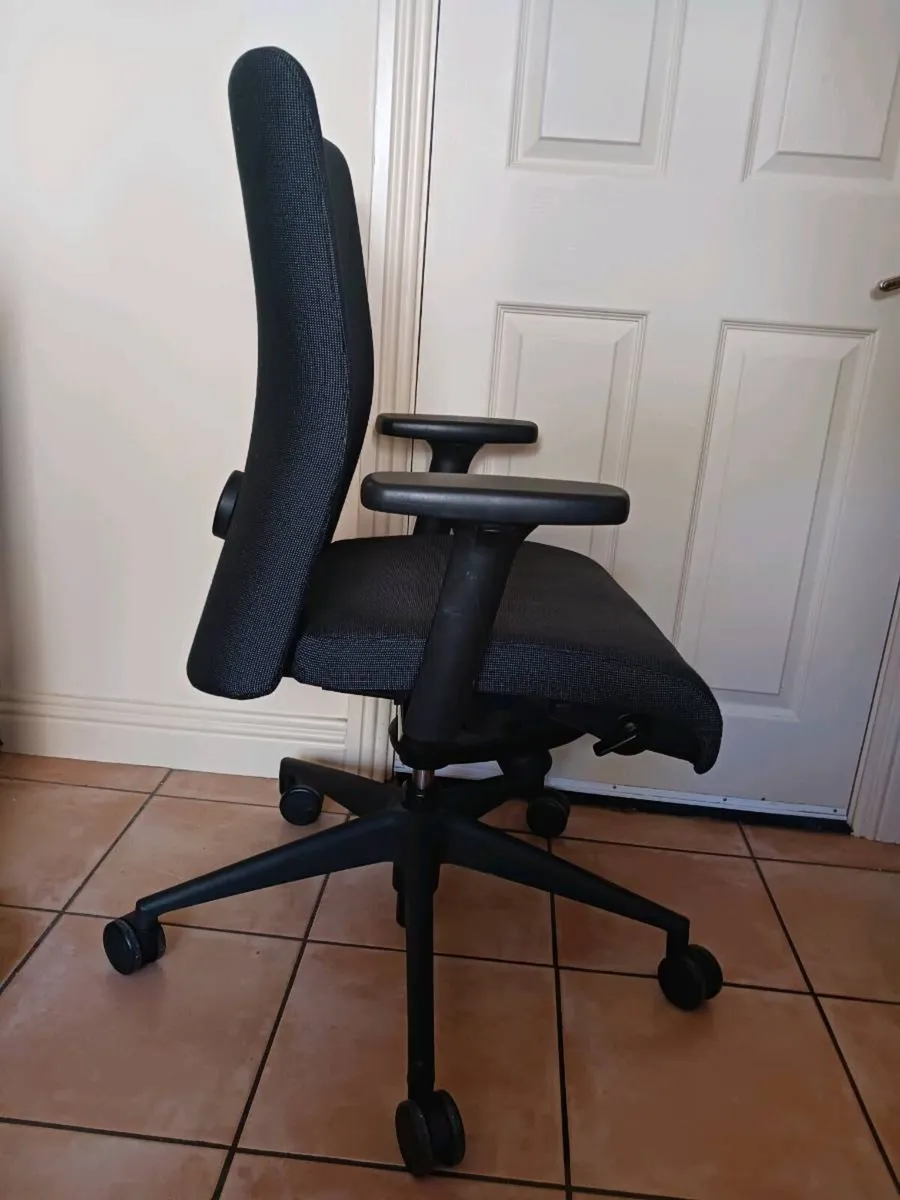 Office chair - Image 2