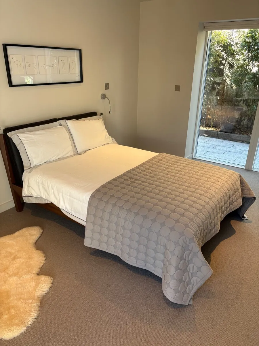 Bed - Image 1