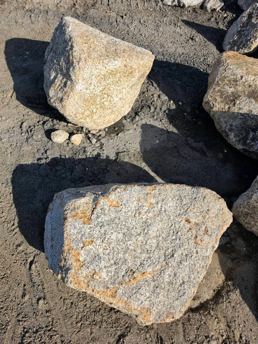 Granite boulders - Image 4