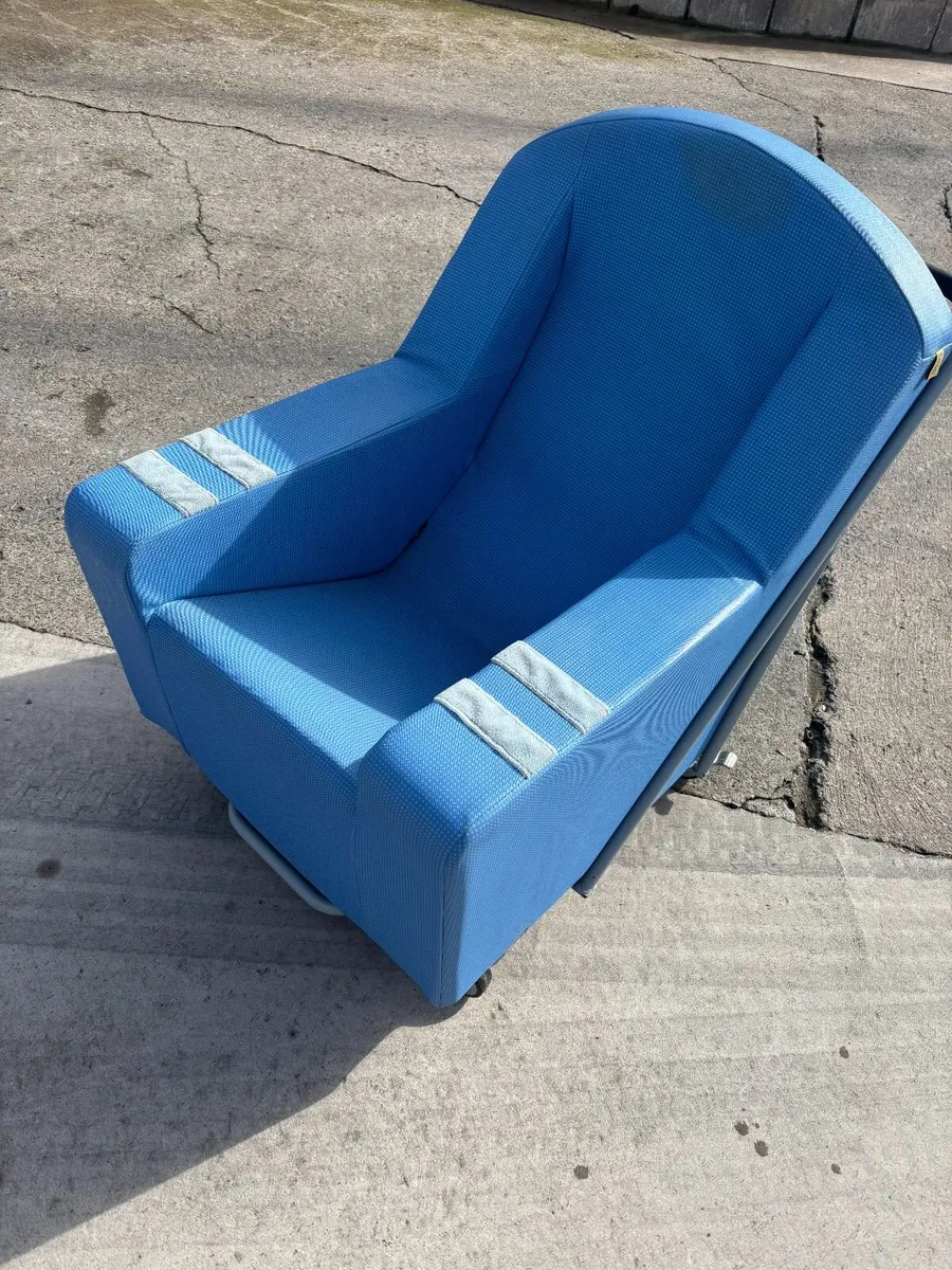 Mobile transfer chair - Image 1