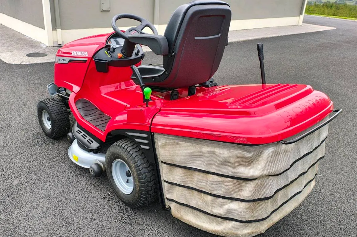 Honda HF2417 HME Ride-On Lawnmower  2022  56 Hours - Image 3