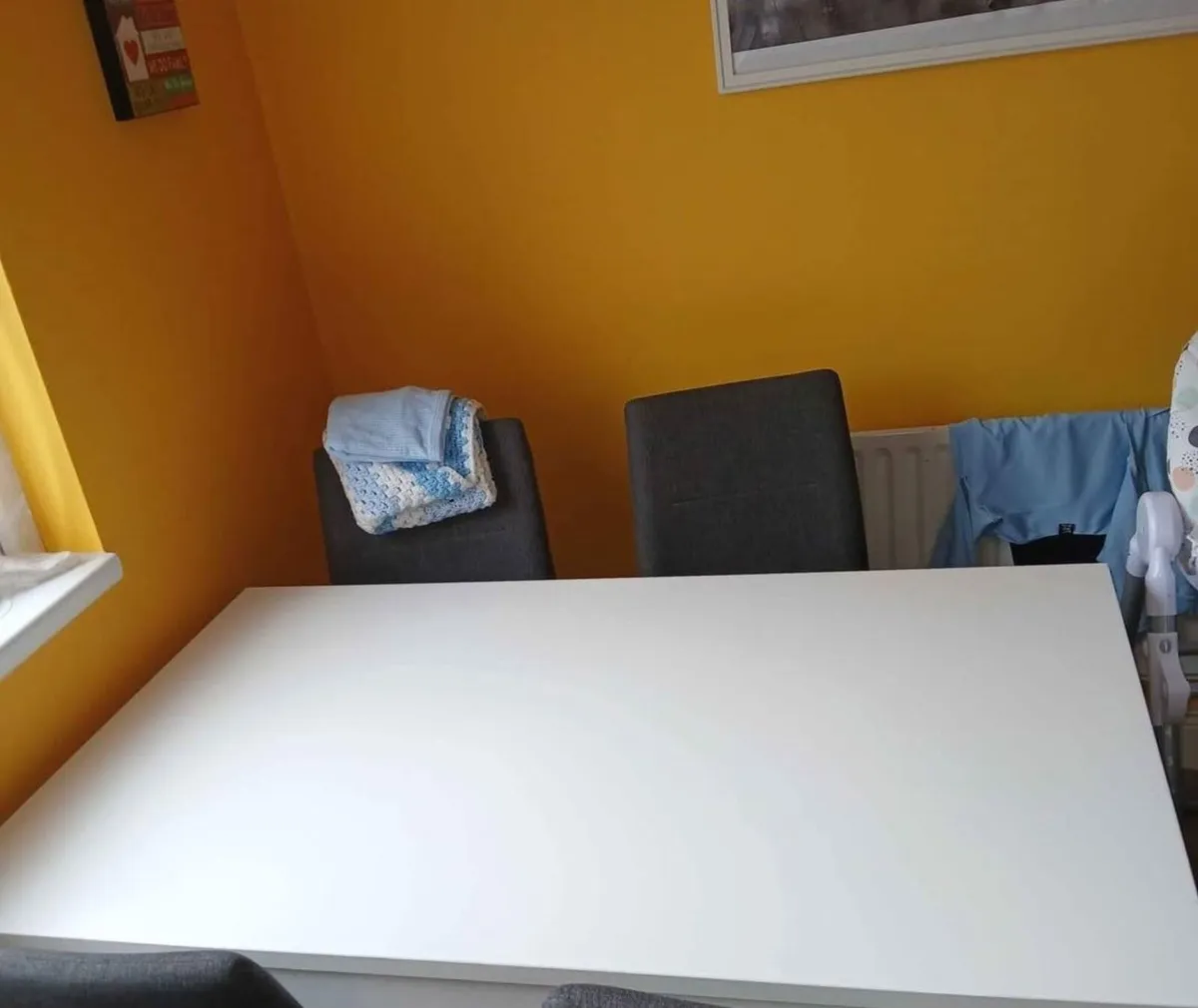 Dining table - Image 1