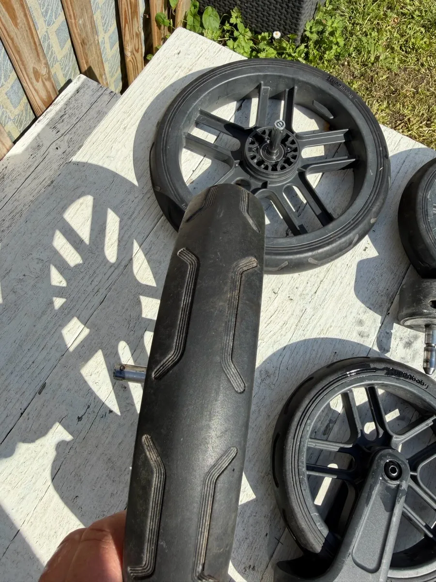 Uppa Baby Vista 2 Wheels set - Image 4