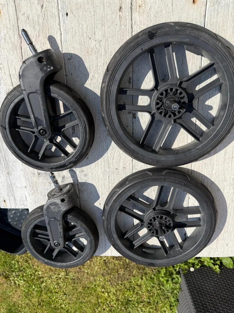Uppa Baby Vista 2 Wheels set - Image 1