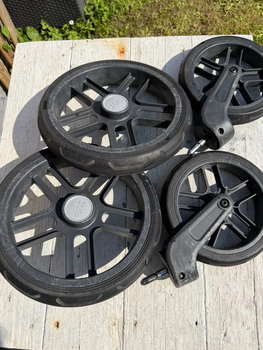 Uppa Baby Vista 2 Wheels set - Image 2