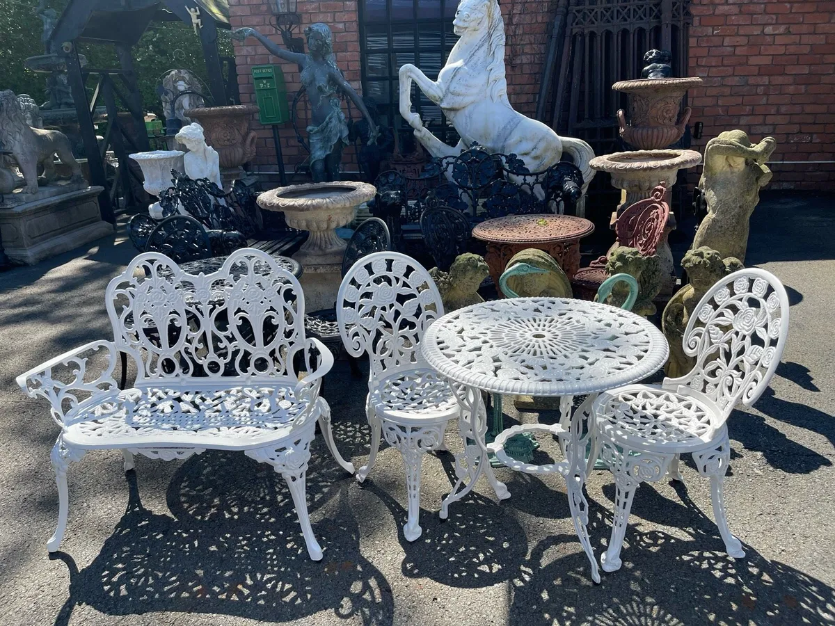 Metal table 2 chairs - Image 3