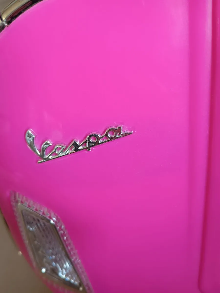 Vespa Scooter - Image 4