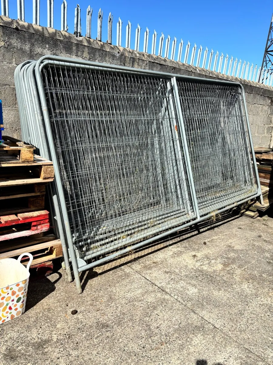 Harris site fencing - Image 1