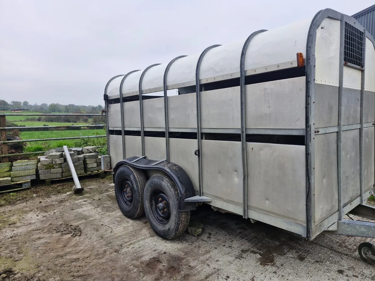 Cattle trailer - Image 1