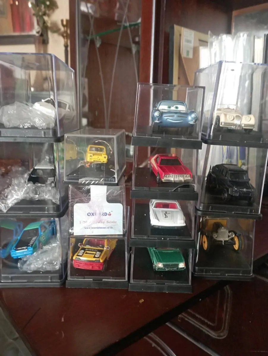 COLLECTION OF DIECAST MODLES 1-76/OO SCALE CARS - Image 1