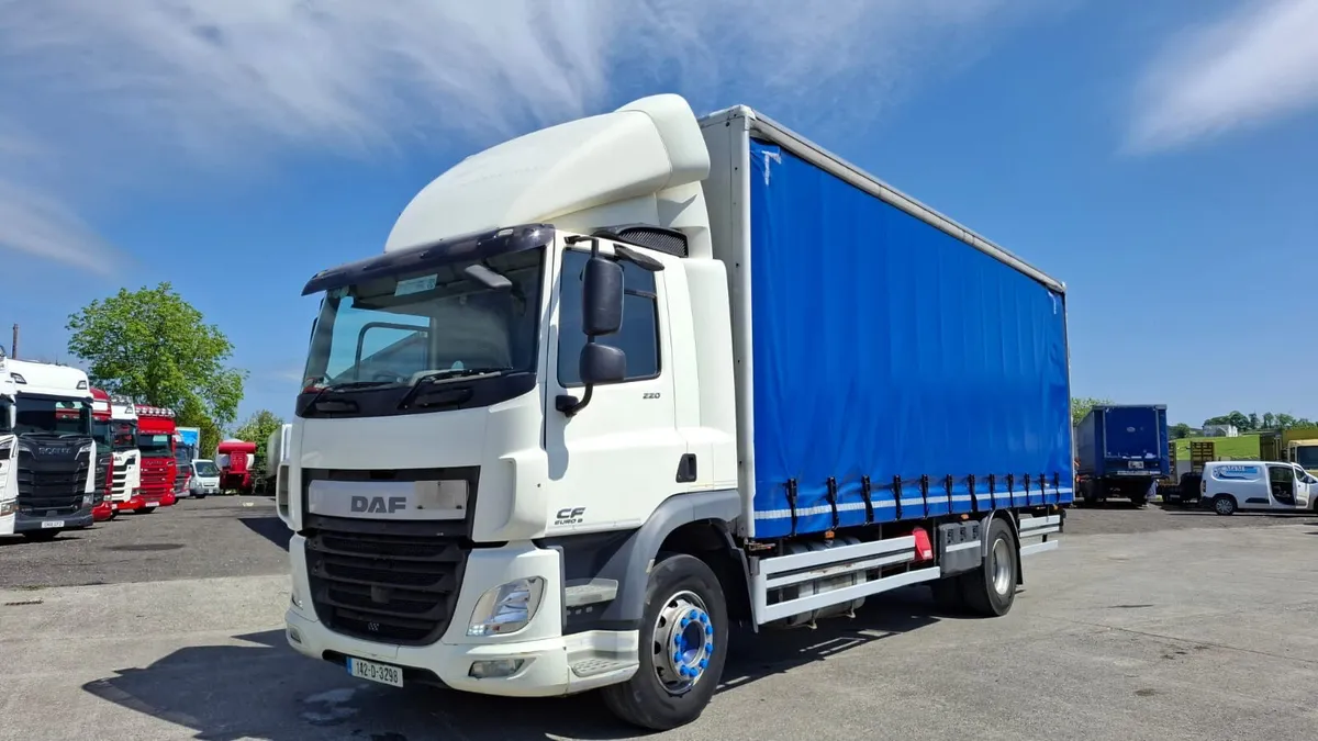 2014 Daf Cf 4x2 Curtiansider - Image 1