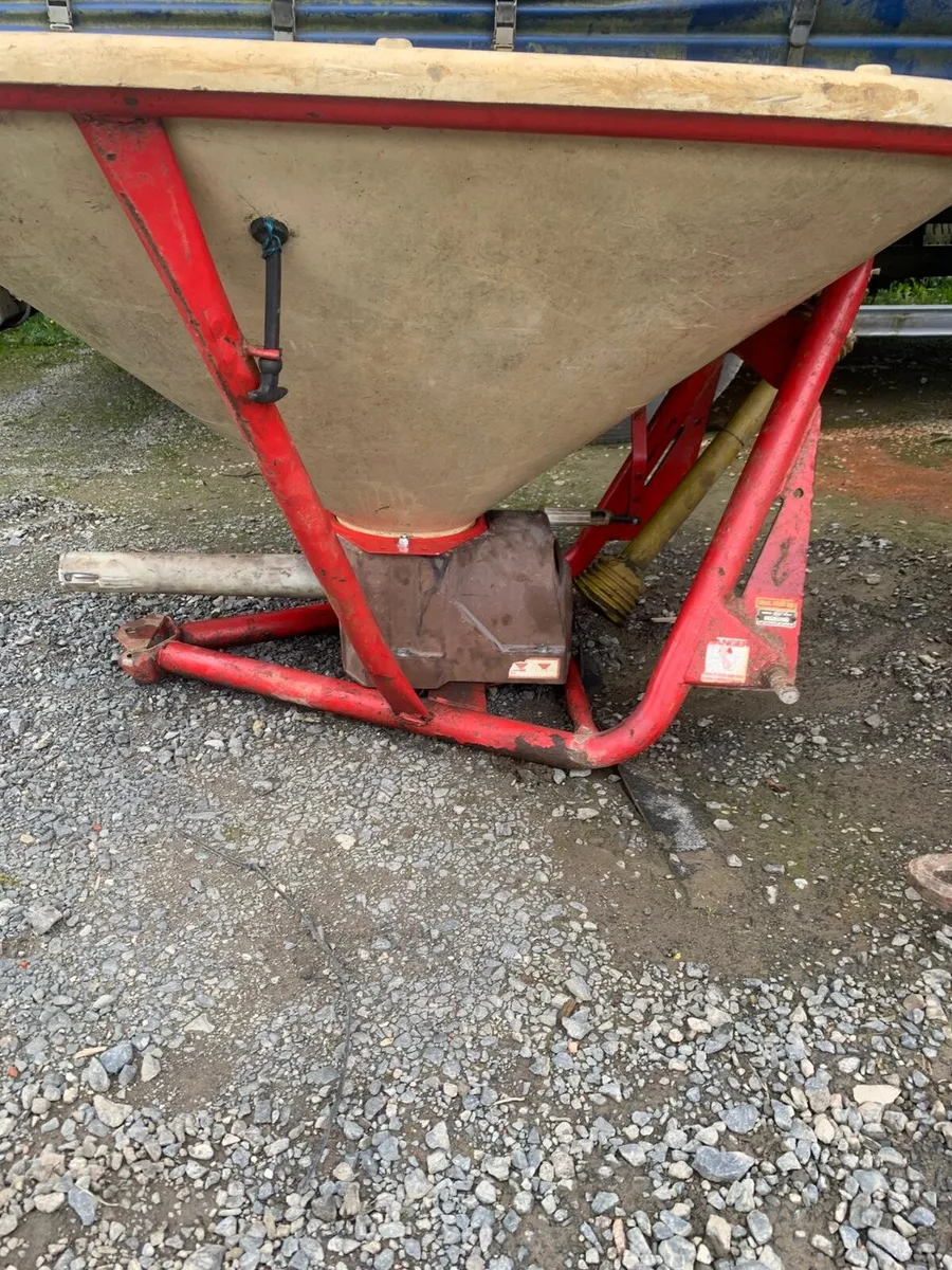 Vicon Fertiliser Spreader 802 12 bags - Image 1